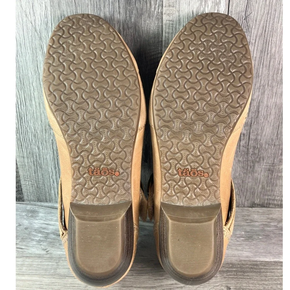 Taos Esteem Tan Leather Mary Jane Pumps Laser Cut Perforated Block Heel 8 EU 39